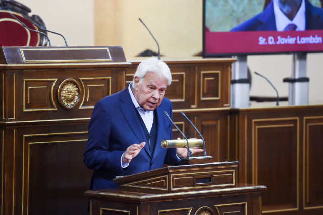 El expresidente del Gobierno, Felipe González, durante el acto homenaje a Javier Lambán, en el Senado, a 27 de noviembre de 2025, en Madrid (España).