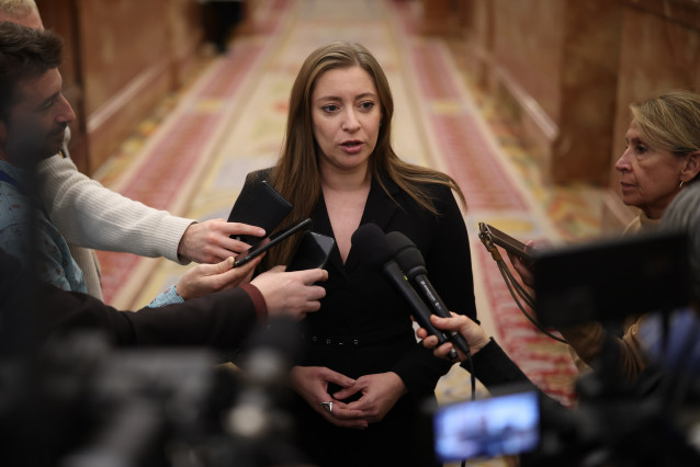 La portavoz del PP en el Congreso, Ester Muñoz, atiende a los medios