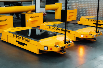 Archivo - Continental optimiza la producción de neumáticos con robots autónomos en una planta de Alemania