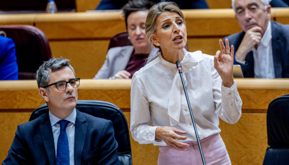 La vicepresidenta segunda y ministra de Trabajo y Economía Social, Yolanda Díaz, interviene durante una sesión plenaria en el Senado, a 2 de diciembre de 2025, en Madrid (España).