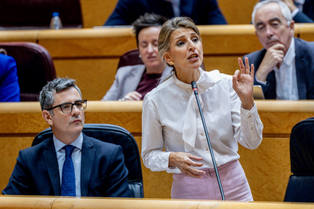 La vicepresidenta segunda y ministra de Trabajo y Economía Social, Yolanda Díaz, interviene durante una sesión plenaria en el Senado, a 2 de diciembre de 2025, en Madrid (España).