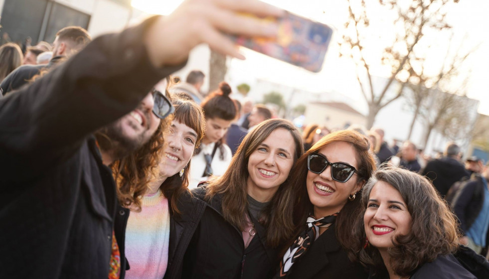 Ione Belarra e Irene de Miguel, antes del concierto de Sanguijuelas del Guadiana.