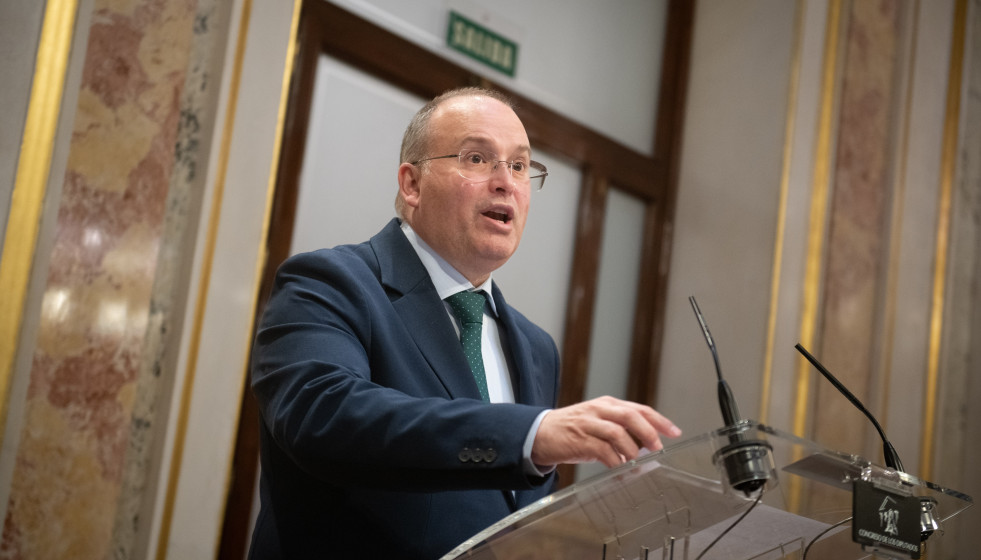 El secretario general del PP, Miguel Tellado, durante una sesión plenaria en el Congreso, a 11 de diciembre de 2025, en Madrid (España). El Congreso debatirá y votará este jueves el decreto de med