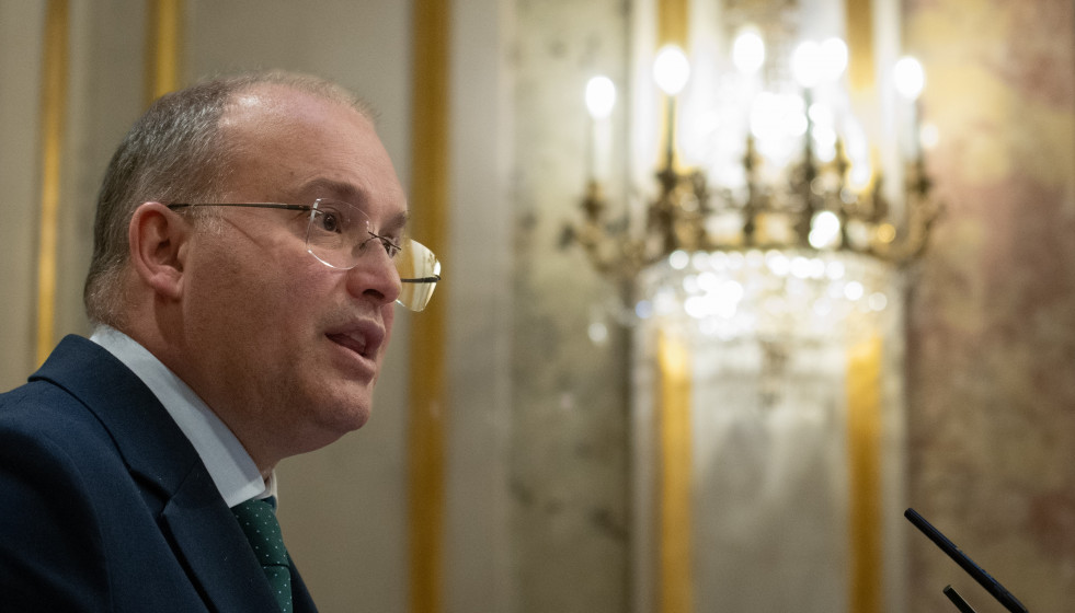 El secretario general del PP, Miguel Tellado, durante una sesión plenaria en el Congreso, a 11 de diciembre de 2025, en Madrid (España). El Congreso debatirá y votará este jueves el decreto de med