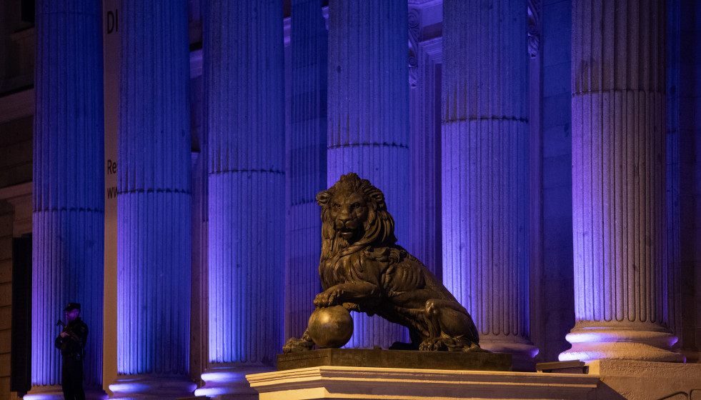Archivo - La fachada del Congreso de los Diputados iluminada de color morado