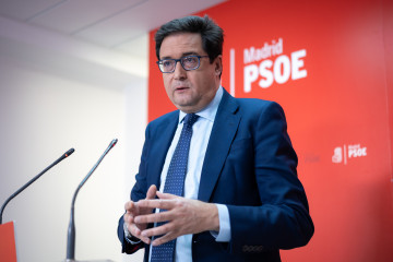 Archivo - El secretario general del PSOE de Madrid, Óscar López, ofrece una rueda de prensa, en la sede del PSOE de Madrid, a 24 de febrero de 2025, en Madrid (España).