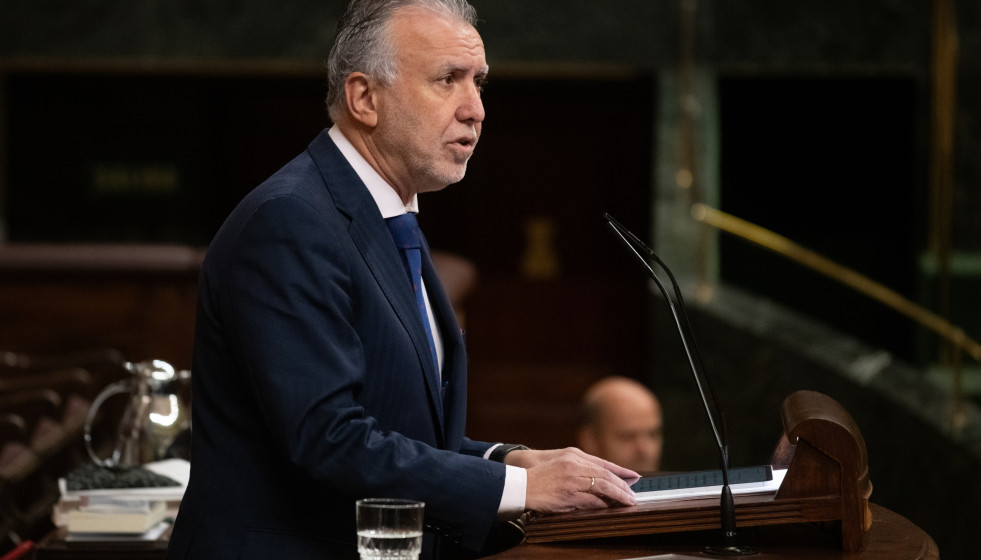 El  ministro de Política Territorial y Memoria Democrática, Ángel Víctor Torres, durante una sesión plenaria en el Congreso, a 11 de diciembre de 2025, en Madrid (España). El Congreso debatirá 