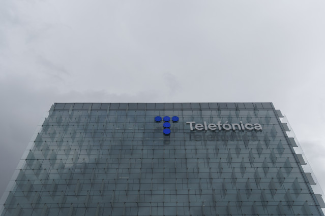 Archivo - Fachada de la sede de Telefónica, a 6 de marzo de 2023, en Madrid (España).