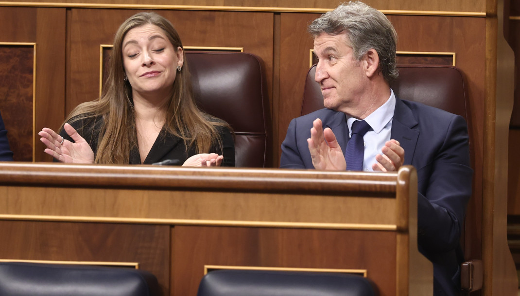 El presidente del PP, Alberto Núñez Feijóo, y la portavoz del PP en el Congreso, Ester Muñoz