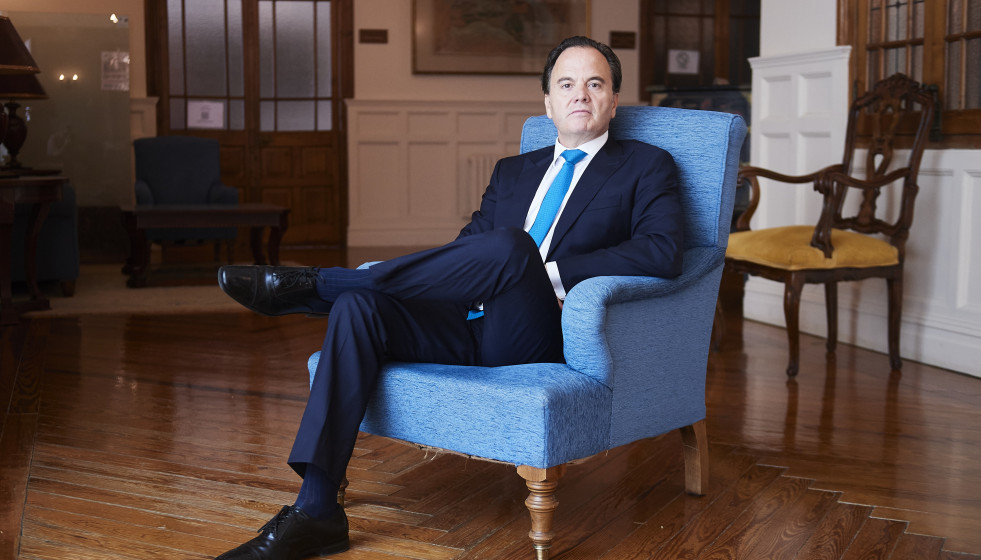 Archivo - El responsable Global de Sostenibilidad y CIB de BBVA, Javier Rodri´guez Soler, posa durante la cuarta jornada de los Cursos de Verano de 2024 de la UIMP, en el Palacio de la Magdalena, a 2