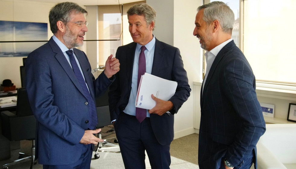 Archivo - El vicesecretario de Economía y Desarrollo Sostenible del PP, Alberto Nadal; el presidente del PP, Alberto Núñez Feijóo, y el vicesecretario de Hacienda, Vivienda e Infraestructuras, Jua