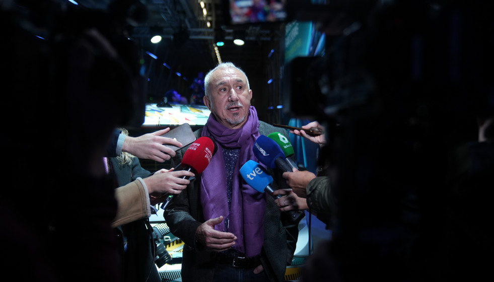 El secretario general de UGT, Pepe Álvarez, atiende a los medios durante la inauguración de la planta de ensamblaje de baterías de Seat y Cupra.