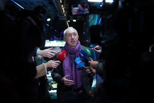 El secretario general de UGT, Pepe Álvarez, atiende a los medios durante la inauguración de la planta de ensamblaje de baterías de Seat y Cupra.