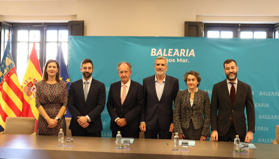 Baleària y los puertos de València y Palma impulsan un corredor verde con emisiones cero a partir de 2030
