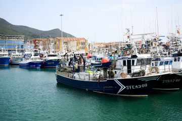 Archivo - Barcos amarrados en el puerto de Santoña, a 25 de marzo de 2022, en Santoña, Cantabria (España).