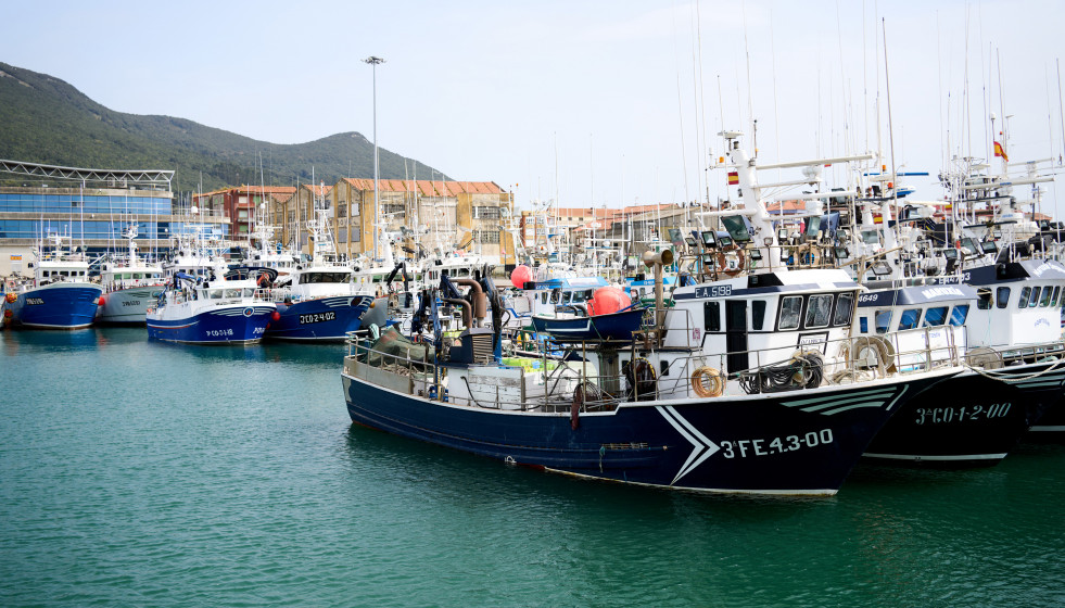 Archivo - Barcos amarrados en el puerto de Santoña, a 25 de marzo de 2022, en Santoña, Cantabria (España).