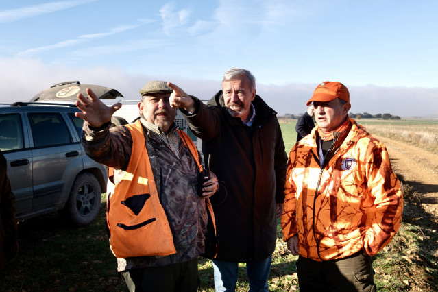 El presidente del Gobierno de Aragón, Jorge Azcón, este sábado en una jornada de caza en la localidad de Villarreal de Huerva (Zaragoza).