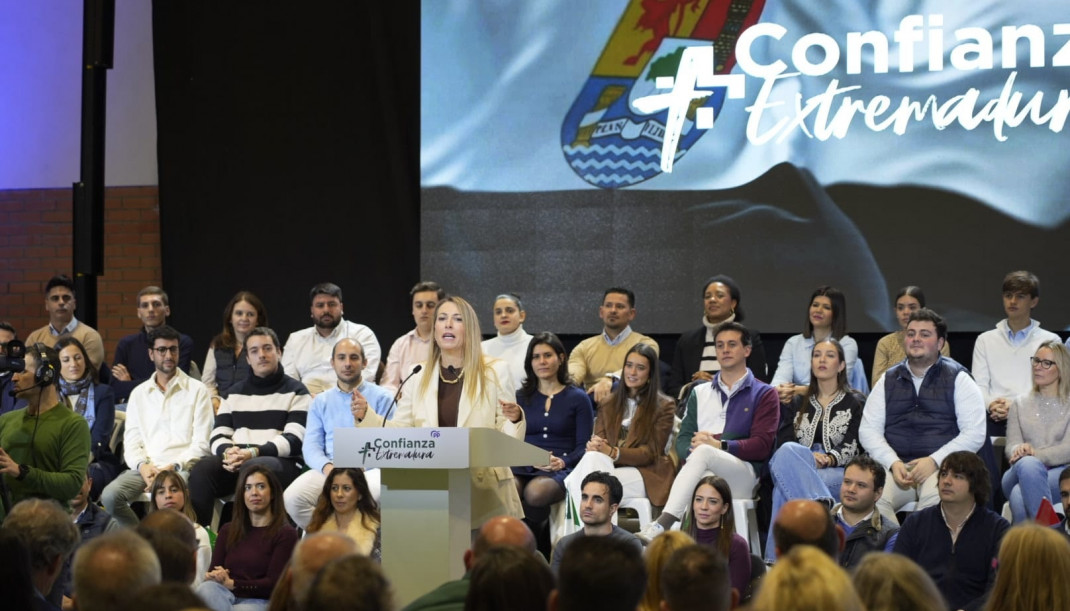 La presidenta de la Junta de Extremadura y candidata a la reelección, María Guardiola, en un acto público en Navalmoral de la Mata