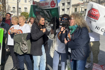 La candidata de Unidas por Extremadura a la Presidencia de la Junta, Irene de Miguel, asiste en Mérida a una concentración contra los proyectos de plantas de biogás