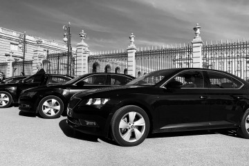 Archivo - Vehículos VTC de Auro