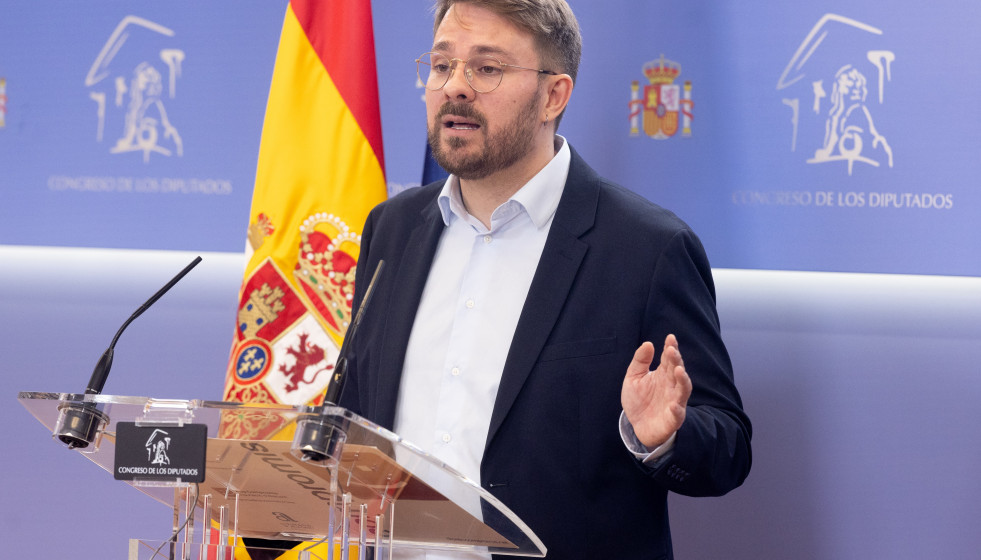 El diputado Alberto Ibáñez durante una rueda de prensa, en el Congreso de los Diputados, a 9 de diciembre de 2025, en Madrid (España).