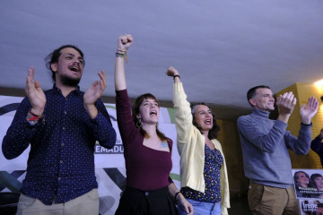 Antonio Maíllo e Irene de Miguel en un acto electoral en Montijo