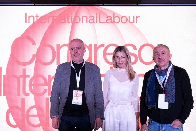 Archivo - (I-D) El secretario general de CCOO, Unai Sordo; la vicepresidenta segunda y ministra de Trabajo y Economía Social, Yolanda Díaz y el secretario general de UGT, Pepe Álvarez.