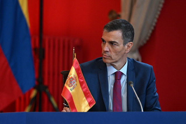 Archivo - El presidente del Gobierno, Pedro Sánchez, durante la 'Reunión de Alto Nivel, Democracia siempre', en el Palacio de la Moneda, a 21 de julio de 2025, en Santiago de Chile (Chile).
