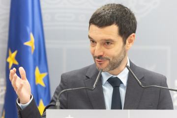 El ministro de Derechos Sociales, Consumo y Agenda 2030, Pablo Bustinduy, durante una rueda de prensa, a 15 de diciembre de 2025, en Madrid (España).