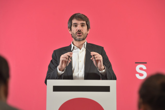 El ministro de Cultura, Ernest Urtasun, durante una rueda de prensa, en el Espacio Rastro, a 15 de diciembre de 2025, en Madrid (España).