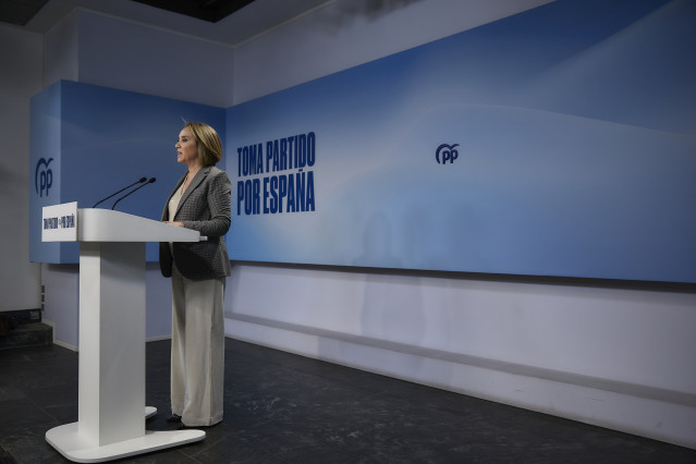 La vicesecretaria de Regeneración del Partido Popular, Cuca Gamarra, durante una rueda de prensa posterior a la reunión del Comité de Dirección del PP, en la sede del PP, a 15 de diciembre de 2025, en Madrid (España).