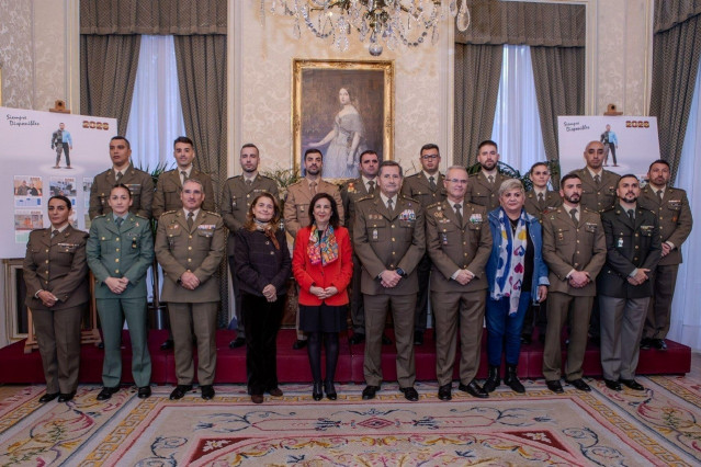 La ministra de Defensa, Margarita Robles, presenta el calendario del Ejército de Tierra de 2026.