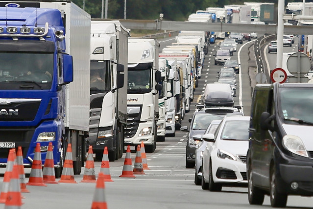 Archivo - Retenciones en la frontera con Francia