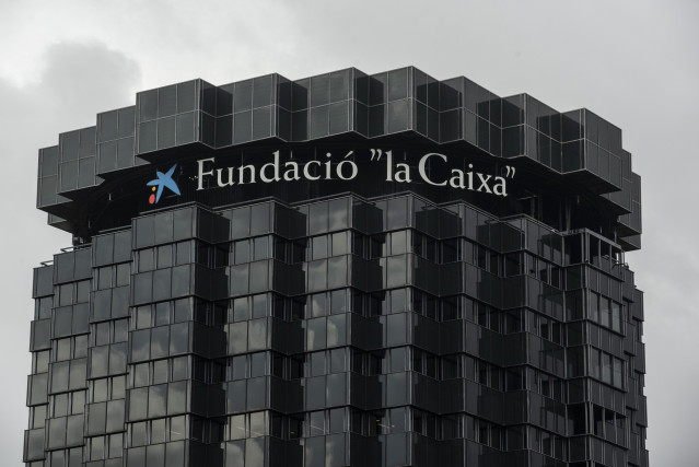 Archivo - Fachada de una de las Torres La Caixa.