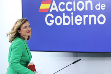 La ministra de Educación, Formación Profesional y Deportes y portavoz del Gobierno, Pilar Alegría, a su llegada a una rueda de prensa posterior  a la reunión del Consejo de Ministros, en Moncloa, 