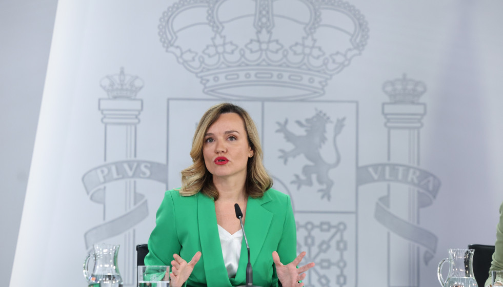 La ministra de Educación, Formación Profesional y Deportes y portavoz del Gobierno, Pilar Alegría, interviene durante una rueda de prensa posterior  a la reunión del Consejo de Ministros, en el Pa