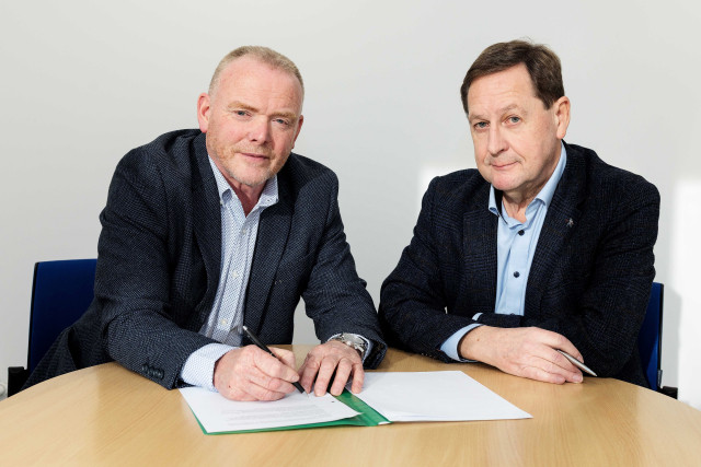 Firma del acuerdo de la compra de Accel por Grupo Fain