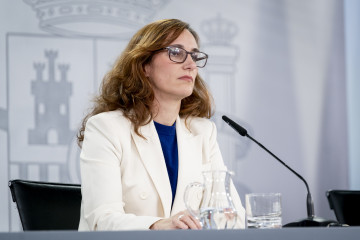 La ministra de Sanidad, Mónica García, durante una rueda de prensa tras la reunión del Consejo de Ministros, en el Palacio de la Moncloa, a 9 de diciembre de 2025, en Madrid (España).