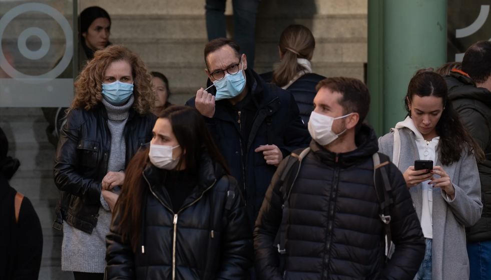 Europapress 5675287 varias personas mascarillas hospital clinic barcelona enero 2024 barcelona