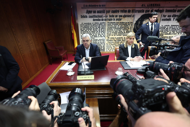 El ex secretario de Organización del PSOE Santos Cerdán comparece ante la Comisión de Investigación del ‘caso Koldo’, en el Senado, a 17 de diciembre de 2025, en Madrid (España).