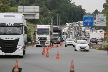 Archivo - Imágenes de archivo de retenciones en la frontera con Francia, en Irun y Biriatou, de 2022