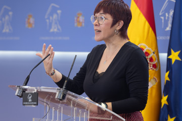 Archivo - La diputado de Compromís Àgueda Micó durante una rueda de prensa en el Congreso de los Diputados.