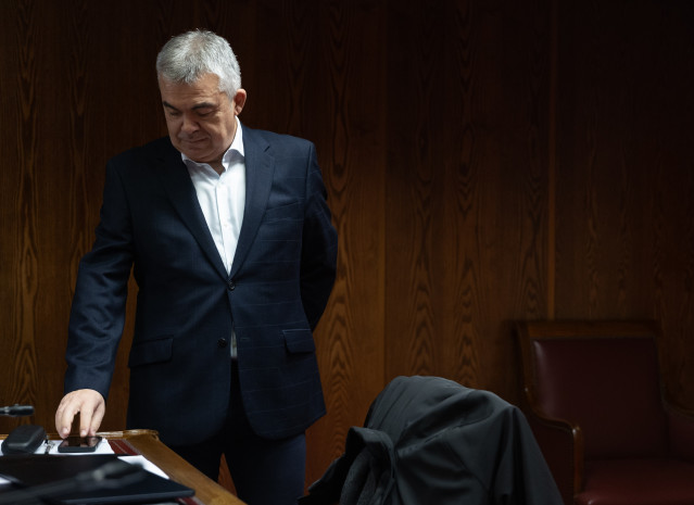 El ex secretario de Organización del PSOE Santos Cerdán a su llegada a la Comisión de Investigación del ‘caso Koldo’, en el Senado, a 17 de diciembre de 2025, en Madrid (España).