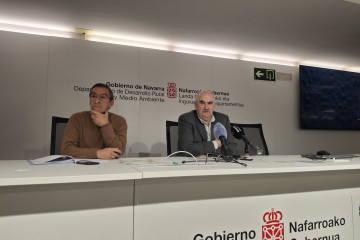 El consejero de Desarrollo Rural y Medio Ambiente, José Mª Aierdi, con el director general de Agricultura y Ganadería, Ignacio Gil.