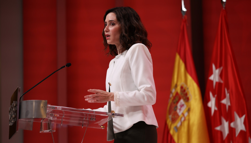 La presidenta de la Comunidad de Madrid, Isabel Díaz Ayuso, durante una rueda de prensa tras la reunión del Consejo de Gobierno, en la Real Casa de Correos, a 17 de diciembre de 2025, en Madrid (Esp