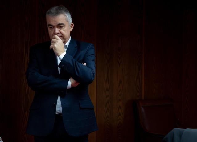 El ex secretario de Organización del PSOE Santos Cerdán a su llegada a la Comisión de Investigación del ‘caso Koldo’, en el Senado, a 17 de diciembre de 2025, en Madrid (España). Cerdán comparece ante la comisión casi un mes después de salir de prisión, d