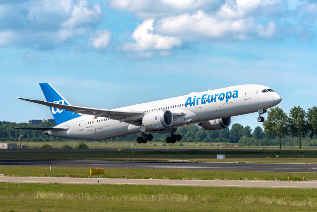 Archivo - Air Europa activa su nuevo programa de compensación de emisiones