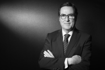 Archivo - El presidente de la CEOE, Antonio Garamendi, posa para Europa Press, a 4 de febrero de 2025, en Madrid (España).