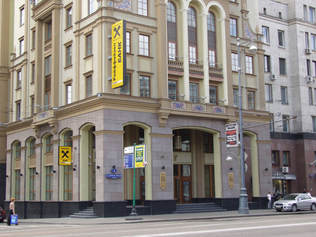 Archivo - Sede de Raiffeisen Bank International en Rusia.
