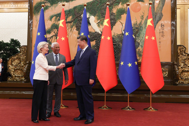 Archivo - La presidenta de la Comisión Europea, Ursula von der Leyen, y el presidente del Consejo Europeo, Antonio Costa, se reúnen con el presidente de China, Xi Jinping, en el marco de la cumbre UE-China.